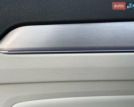 Чорний Фольксваген Пассат, об'ємом двигуна 2 л та пробігом 107 тис. км за 27440 $, фото 20 на Automoto.ua