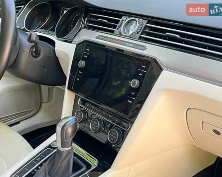 Чорний Фольксваген Пассат, об'ємом двигуна 2 л та пробігом 107 тис. км за 27440 $, фото 37 на Automoto.ua