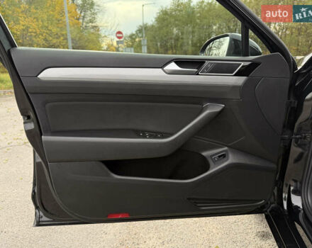 Чорний Фольксваген Пассат, об'ємом двигуна 2 л та пробігом 200 тис. км за 18999 $, фото 25 на Automoto.ua