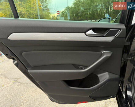 Чорний Фольксваген Пассат, об'ємом двигуна 2 л та пробігом 200 тис. км за 18999 $, фото 56 на Automoto.ua