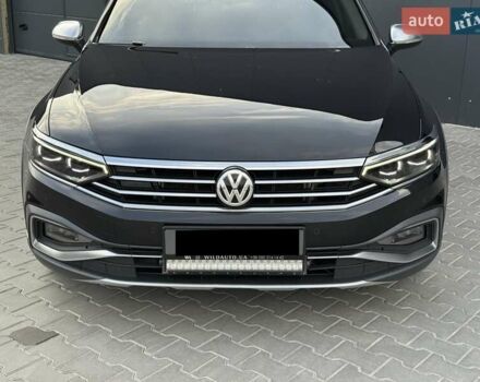 Черный Фольксваген Пассат, объемом двигателя 1.97 л и пробегом 186 тыс. км за 27400 $, фото 1 на Automoto.ua