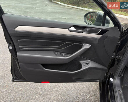 Черный Фольксваген Пассат, объемом двигателя 1.97 л и пробегом 207 тыс. км за 22700 $, фото 2 на Automoto.ua