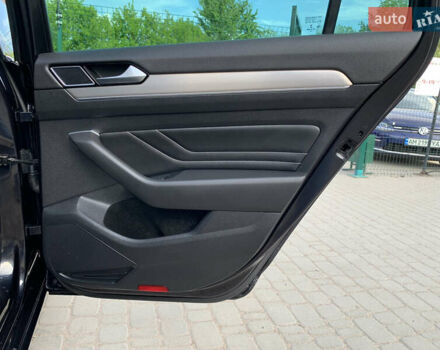 Чорний Фольксваген Пассат, об'ємом двигуна 2 л та пробігом 190 тис. км за 21755 $, фото 34 на Automoto.ua