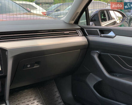 Чорний Фольксваген Пассат, об'ємом двигуна 2 л та пробігом 190 тис. км за 21755 $, фото 69 на Automoto.ua