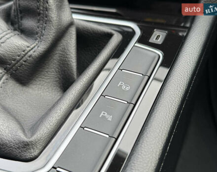 Черный Фольксваген Пассат, объемом двигателя 1.97 л и пробегом 171 тыс. км за 26900 $, фото 29 на Automoto.ua