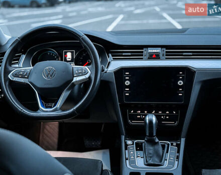 Черный Фольксваген Пассат, объемом двигателя 1.4 л и пробегом 180 тыс. км за 21499 $, фото 46 на Automoto.ua