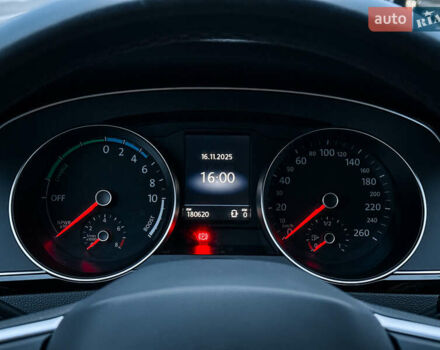 Черный Фольксваген Пассат, объемом двигателя 1.4 л и пробегом 180 тыс. км за 21499 $, фото 65 на Automoto.ua