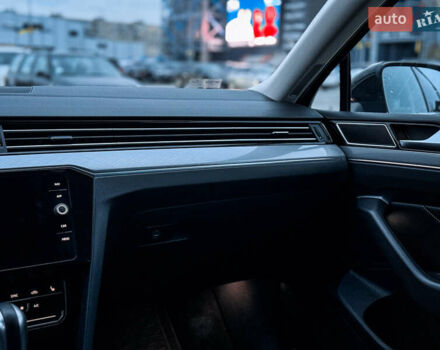 Черный Фольксваген Пассат, объемом двигателя 1.4 л и пробегом 180 тыс. км за 21499 $, фото 48 на Automoto.ua