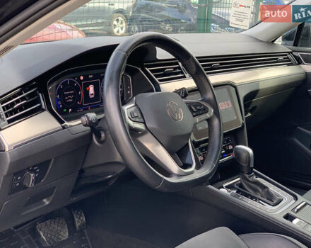 Чорний Фольксваген Пассат, об'ємом двигуна 2 л та пробігом 190 тис. км за 21755 $, фото 30 на Automoto.ua