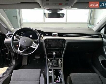 Чорний Фольксваген Пассат, об'ємом двигуна 2 л та пробігом 162 тис. км за 23899 $, фото 4 на Automoto.ua