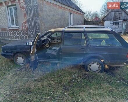 Черный Фольксваген Пассат, объемом двигателя 1.8 л и пробегом 100 тыс. км за 240 $, фото 1 на Automoto.ua