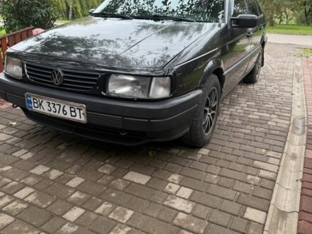 Фольксваген Пассат 1988 в Дубно на Automoto.ua Черный Фольксваген Пассат, объемом двигателя 1.8 л и пробегом 350 тыс. км за 1800 $, фото 1 на Automoto.ua