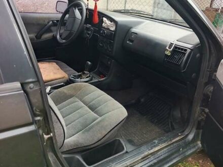 Чорний Фольксваген Пассат, об'ємом двигуна 1.6 л та пробігом 515 тис. км за 950 $, фото 1 на Automoto.ua