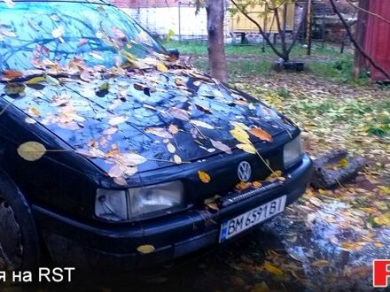 Черный Фольксваген Пассат, объемом двигателя 1.8 л и пробегом 300 тыс. км за 900 $, фото 1 на Automoto.ua