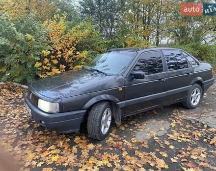 Черный Фольксваген Пассат, объемом двигателя 1.8 л и пробегом 100 тыс. км за 2100 $, фото 1 на Automoto.ua