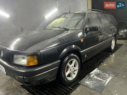 Черный Фольксваген Пассат, объемом двигателя 1.8 л и пробегом 400 тыс. км за 1599 $, фото 1 на Automoto.ua