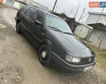 Черный Фольксваген Пассат, объемом двигателя 1.6 л и пробегом 210 тыс. км за 1350 $, фото 1 на Automoto.ua