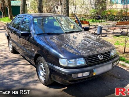 Черный Фольксваген Пассат, объемом двигателя 1.8 л и пробегом 208 тыс. км за 2500 $, фото 1 на Automoto.ua