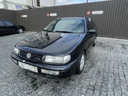 Черный Фольксваген Пассат, объемом двигателя 2.8 л и пробегом 400 тыс. км за 1499 $, фото 1 на Automoto.ua