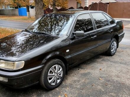 Черный Фольксваген Пассат, объемом двигателя 1.8 л и пробегом 300 тыс. км за 2350 $, фото 1 на Automoto.ua