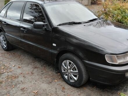 Черный Фольксваген Пассат, объемом двигателя 0 л и пробегом 300 тыс. км за 2150 $, фото 1 на Automoto.ua