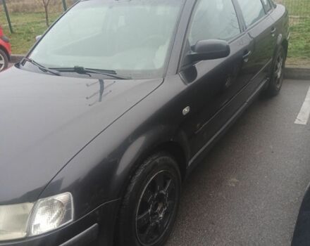 Черный Фольксваген Пассат, объемом двигателя 1.6 л и пробегом 400 тыс. км за 2200 $, фото 1 на Automoto.ua