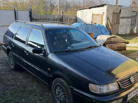 Черный Фольксваген Пассат, объемом двигателя 1.98 л и пробегом 735 тыс. км за 2400 $, фото 1 на Automoto.ua