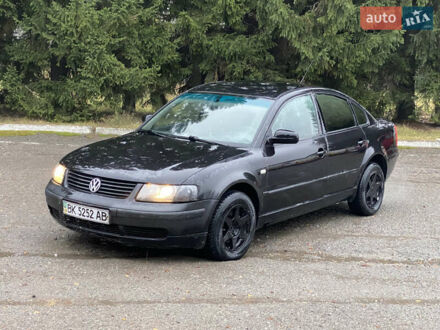 Чорний Фольксваген Пассат, об'ємом двигуна 1.6 л та пробігом 350 тис. км за 2000 $, фото 1 на Automoto.ua