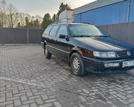 Черный Фольксваген Пассат, объемом двигателя 1.6 л и пробегом 100 тыс. км за 1800 $, фото 1 на Automoto.ua