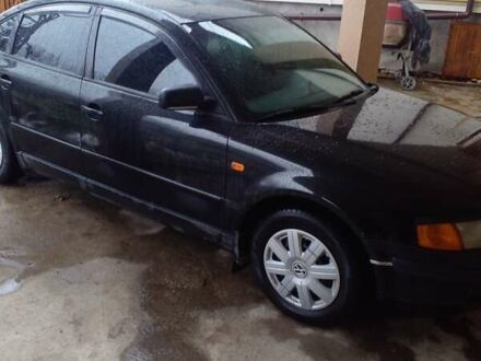 Черный Фольксваген Пассат, объемом двигателя 1.6 л и пробегом 290 тыс. км за 3850 $, фото 1 на Automoto.ua