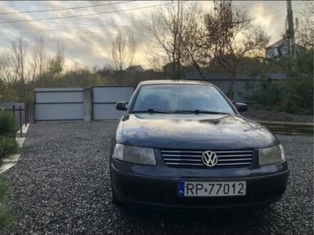 Черный Фольксваген Пассат, объемом двигателя 1.9 л и пробегом 200 тыс. км за 2100 $, фото 1 на Automoto.ua