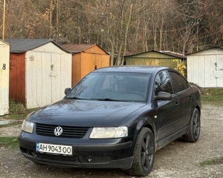 Черный Фольксваген Пассат, объемом двигателя 1.8 л и пробегом 300 тыс. км за 3200 $, фото 1 на Automoto.ua