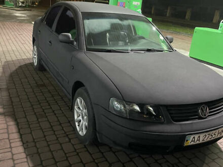 Чорний Фольксваген Пассат, об'ємом двигуна 1.8 л та пробігом 330 тис. км за 5000 $, фото 1 на Automoto.ua