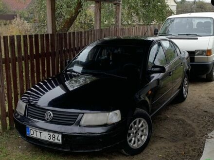 Черный Фольксваген Пассат, объемом двигателя 1.9 л и пробегом 322 тыс. км за 1578 $, фото 1 на Automoto.ua