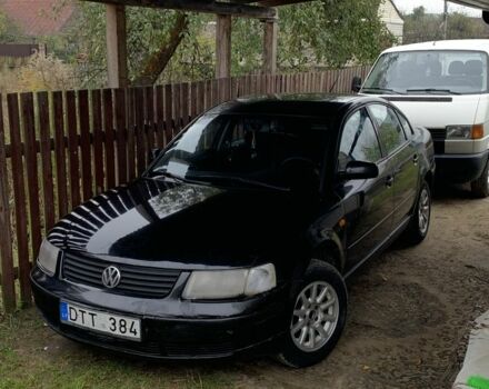 Черный Фольксваген Пассат, объемом двигателя 1.9 л и пробегом 322 тыс. км за 1578 $, фото 1 на Automoto.ua