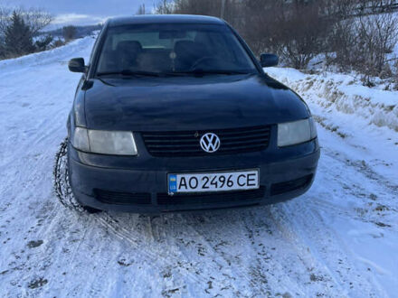 Черный Фольксваген Пассат, объемом двигателя 1.8 л и пробегом 270 тыс. км за 2200 $, фото 1 на Automoto.ua