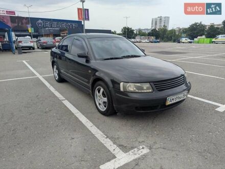 Черный Фольксваген Пассат, объемом двигателя 1.8 л и пробегом 140 тыс. км за 3500 $, фото 1 на Automoto.ua