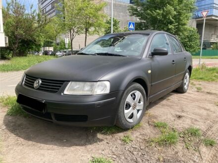 Фольксваген Пассат 1999 в Киеве на Automoto.ua Черный Фольксваген Пассат, объемом двигателя 1.9 л и пробегом 300 тыс. км за 2299 $, фото 1 на Automoto.ua