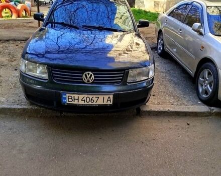 Черный Фольксваген Пассат, объемом двигателя 1.8 л и пробегом 0 тыс. км за 3500 $, фото 1 на Automoto.ua