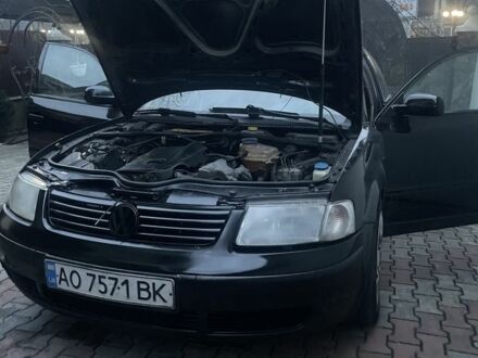Черный Фольксваген Пассат, объемом двигателя 1.8 л и пробегом 300 тыс. км за 1900 $, фото 1 на Automoto.ua