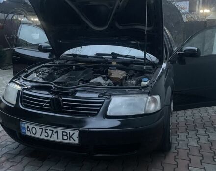 Черный Фольксваген Пассат, объемом двигателя 1.8 л и пробегом 300 тыс. км за 1900 $, фото 1 на Automoto.ua