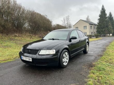 Черный Фольксваген Пассат, объемом двигателя 1.8 л и пробегом 270 тыс. км за 2100 $, фото 1 на Automoto.ua