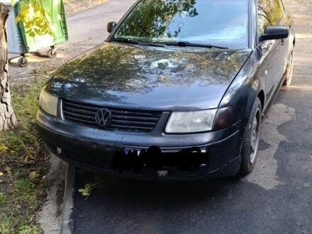 Черный Фольксваген Пассат, объемом двигателя 1 л и пробегом 533 тыс. км за 1750 $, фото 1 на Automoto.ua