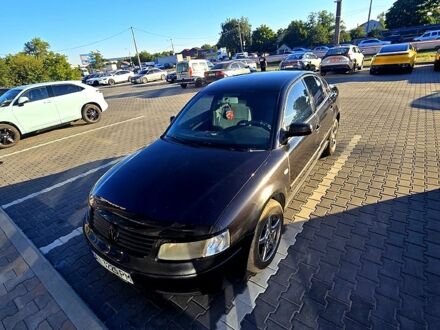 Черный Фольксваген Пассат, объемом двигателя 1.8 л и пробегом 376 тыс. км за 3350 $, фото 1 на Automoto.ua