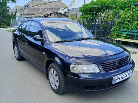 Черный Фольксваген Пассат, объемом двигателя 1.8 л и пробегом 300 тыс. км за 3700 $, фото 1 на Automoto.ua