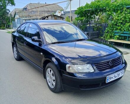 Черный Фольксваген Пассат, объемом двигателя 1.8 л и пробегом 300 тыс. км за 3700 $, фото 1 на Automoto.ua