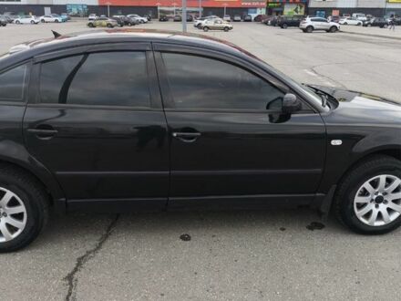 Черный Фольксваген Пассат, объемом двигателя 1.8 л и пробегом 435 тыс. км за 4300 $, фото 1 на Automoto.ua