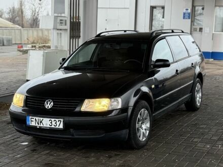 Черный Фольксваген Пассат, объемом двигателя 1.9 л и пробегом 300 тыс. км за 2500 $, фото 1 на Automoto.ua
