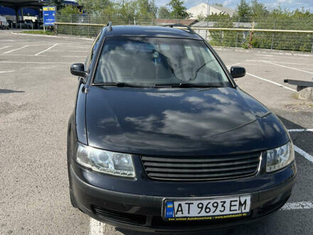 Черный Фольксваген Пассат, объемом двигателя 1.6 л и пробегом 330 тыс. км за 3850 $, фото 1 на Automoto.ua