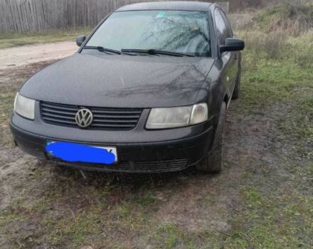 Черный Фольксваген Пассат, объемом двигателя 1.6 л и пробегом 275 тыс. км за 3500 $, фото 1 на Automoto.ua